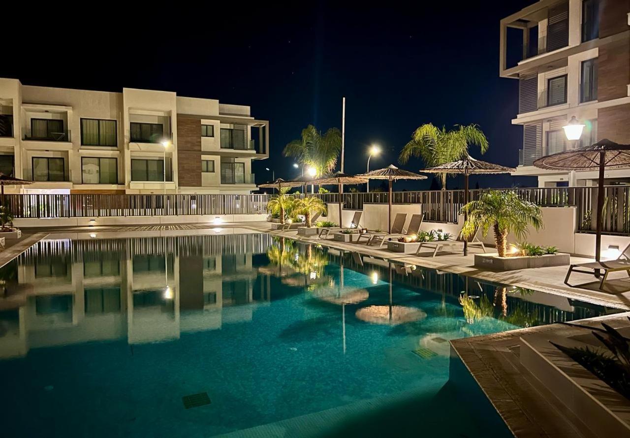 Cosmos Residence Paralimni Esterno foto